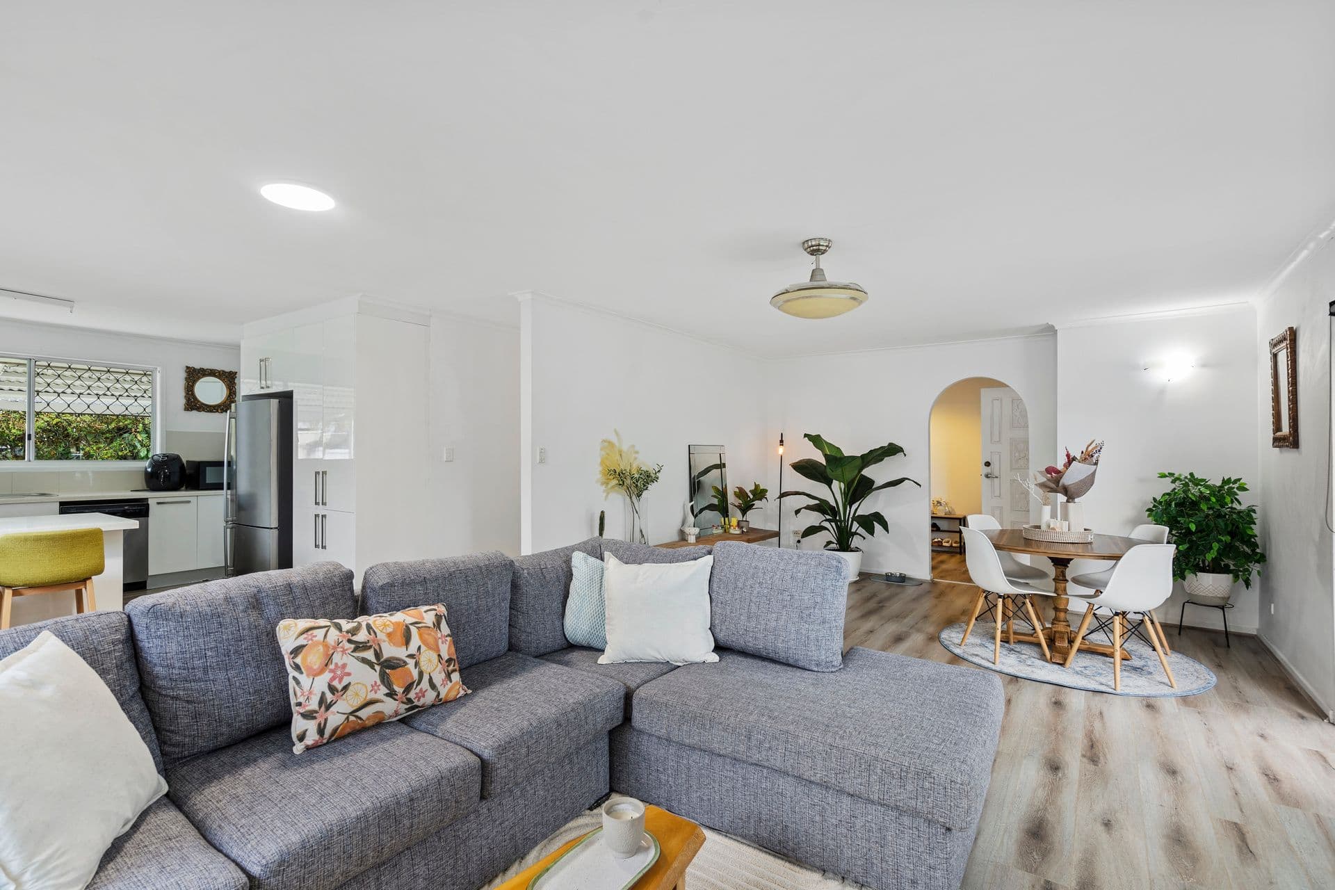 144 Sunshine Boulevard, Mermaid Waters QLD 4218, Mermaid Waters - Thumbnail 3