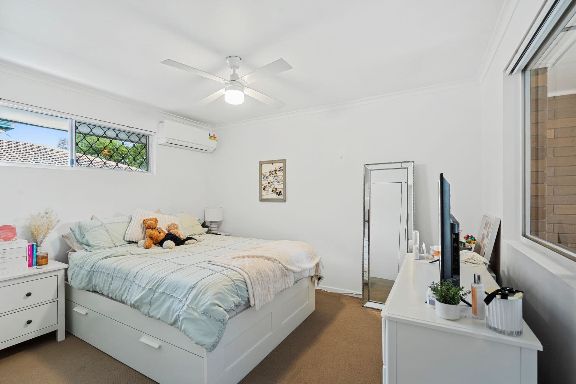 144 Sunshine Boulevard, Mermaid Waters QLD 4218, Mermaid Waters - Thumbnail 6