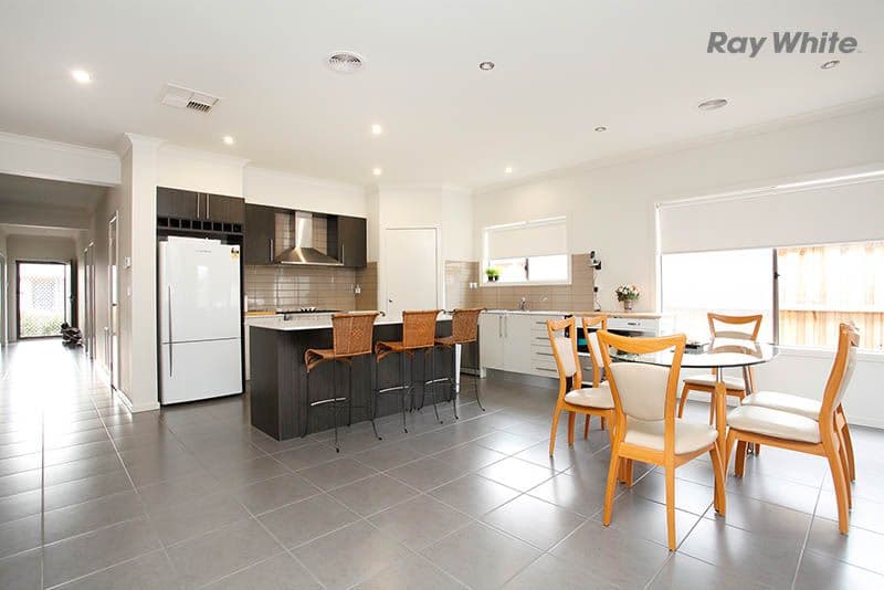 5 Rodeo Grove, POINT COOK VIC 3030, Point Cook - Thumbnail 2