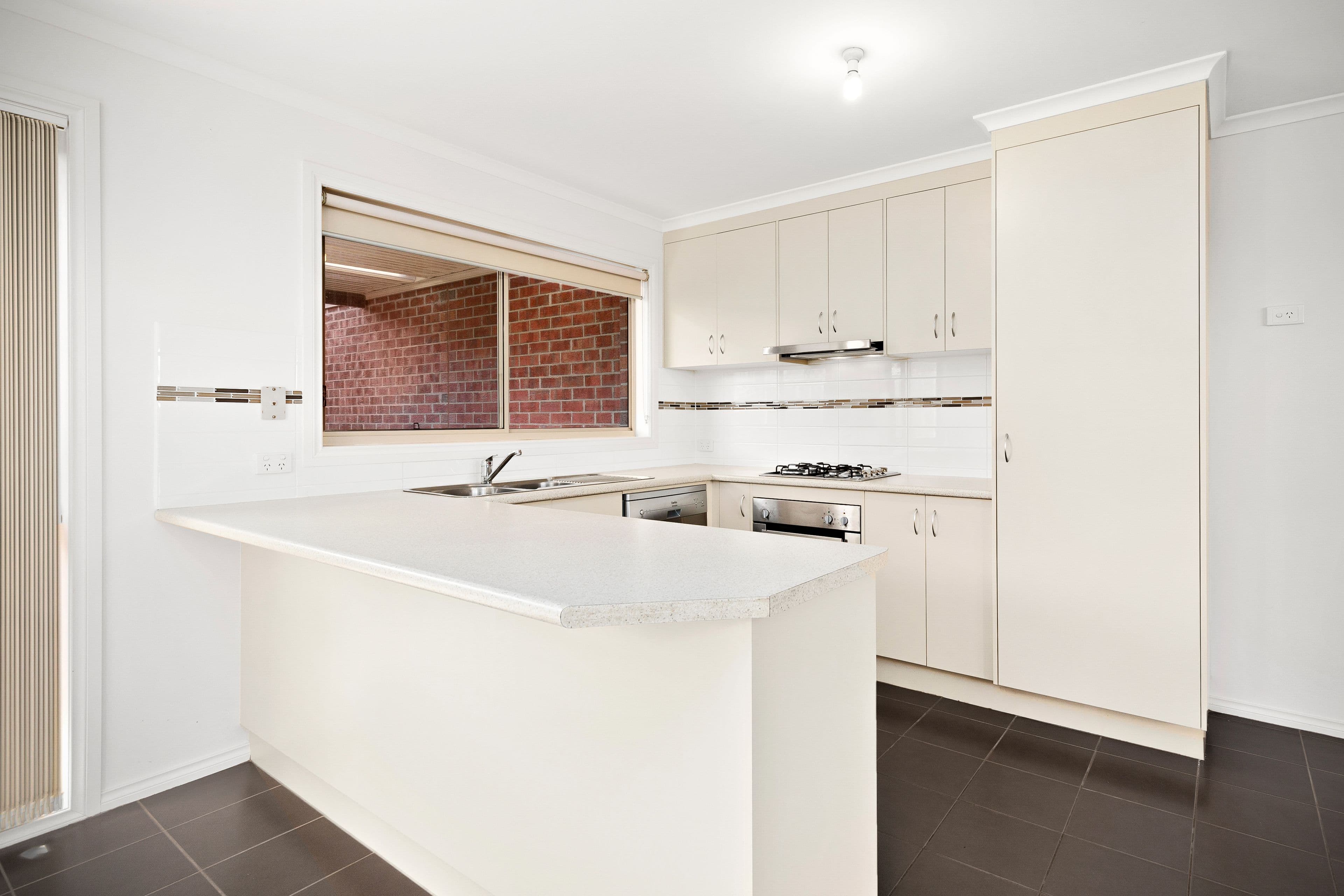 8 McClenaghan Place, Pakenham VIC 3810, Pakenham - Thumbnail 4
