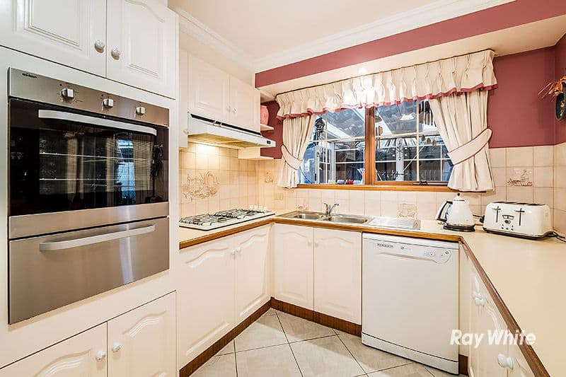 6 Yaltara Close, Cranbourne West VIC 3977, Cranbourne West - Thumbnail 2