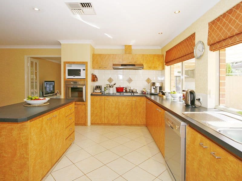 215 Amherst Road, CANNING VALE WA 6155, Canning Vale - Thumbnail 3