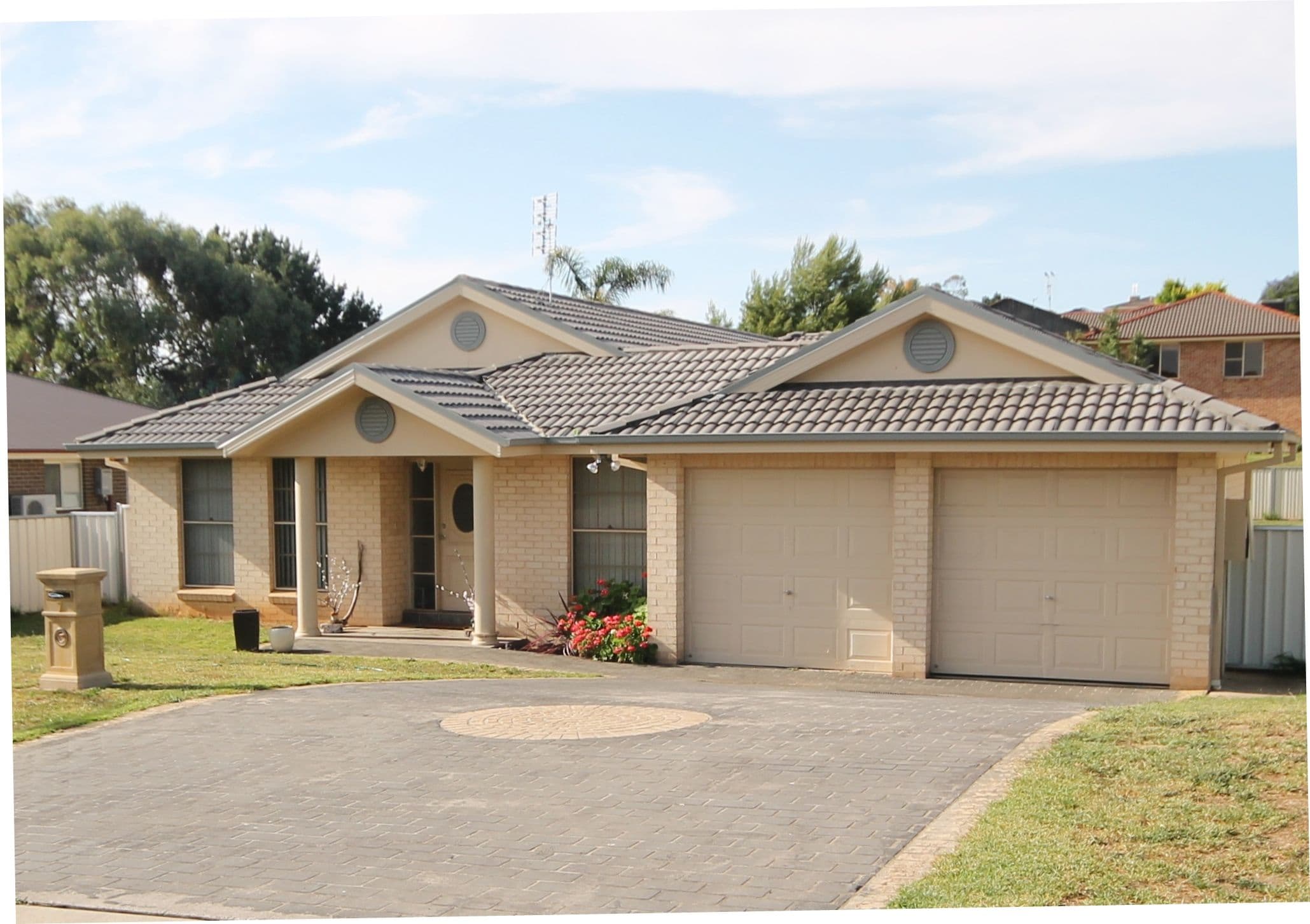 7 Settlers Place, Young - Image 1
