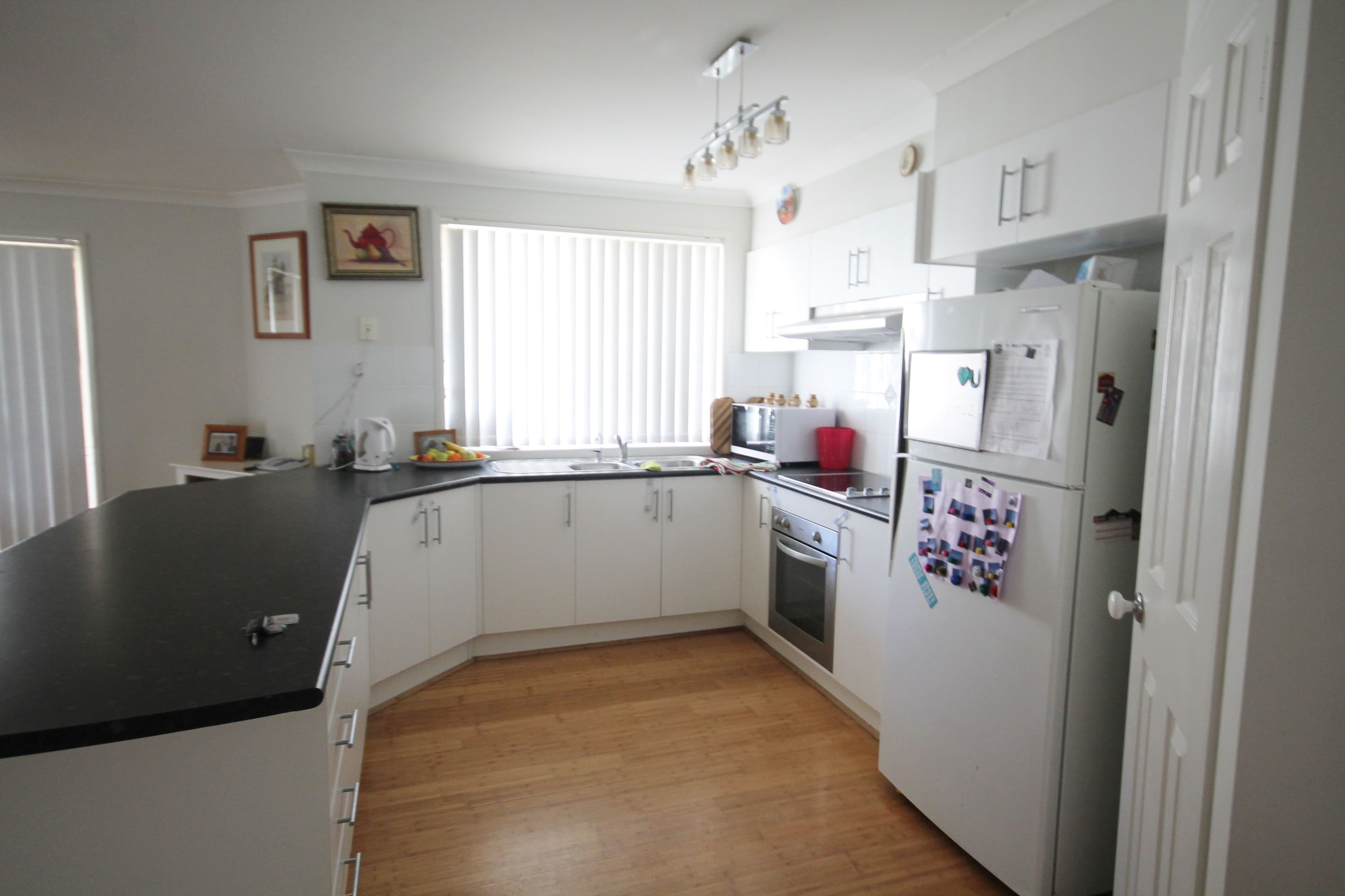 7 Settlers Place, Young - Thumbnail 2