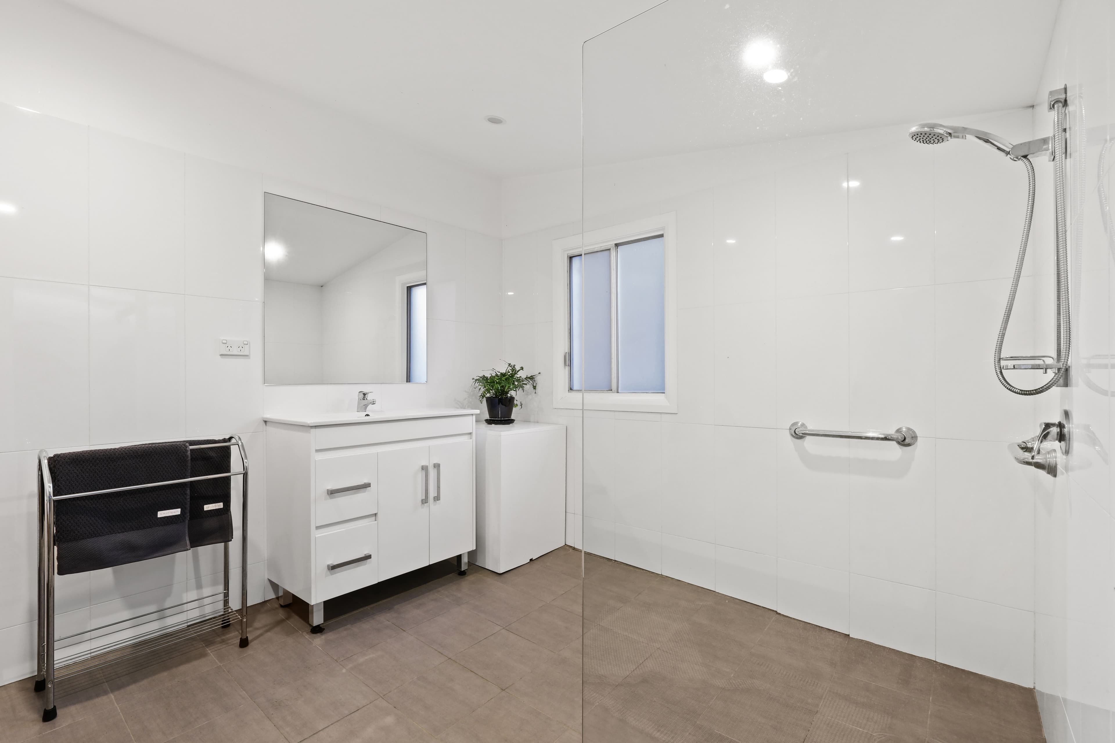 8 Phillip Street, Newtown - Thumbnail 6