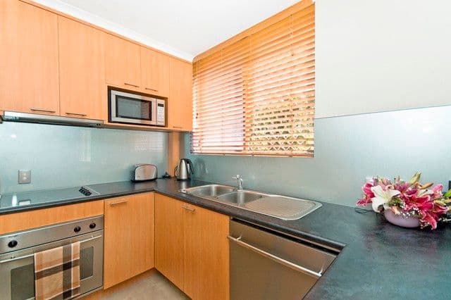 6 Mawarra Street, PALM BEACH QLD 4221, Palm Beach - Thumbnail 6