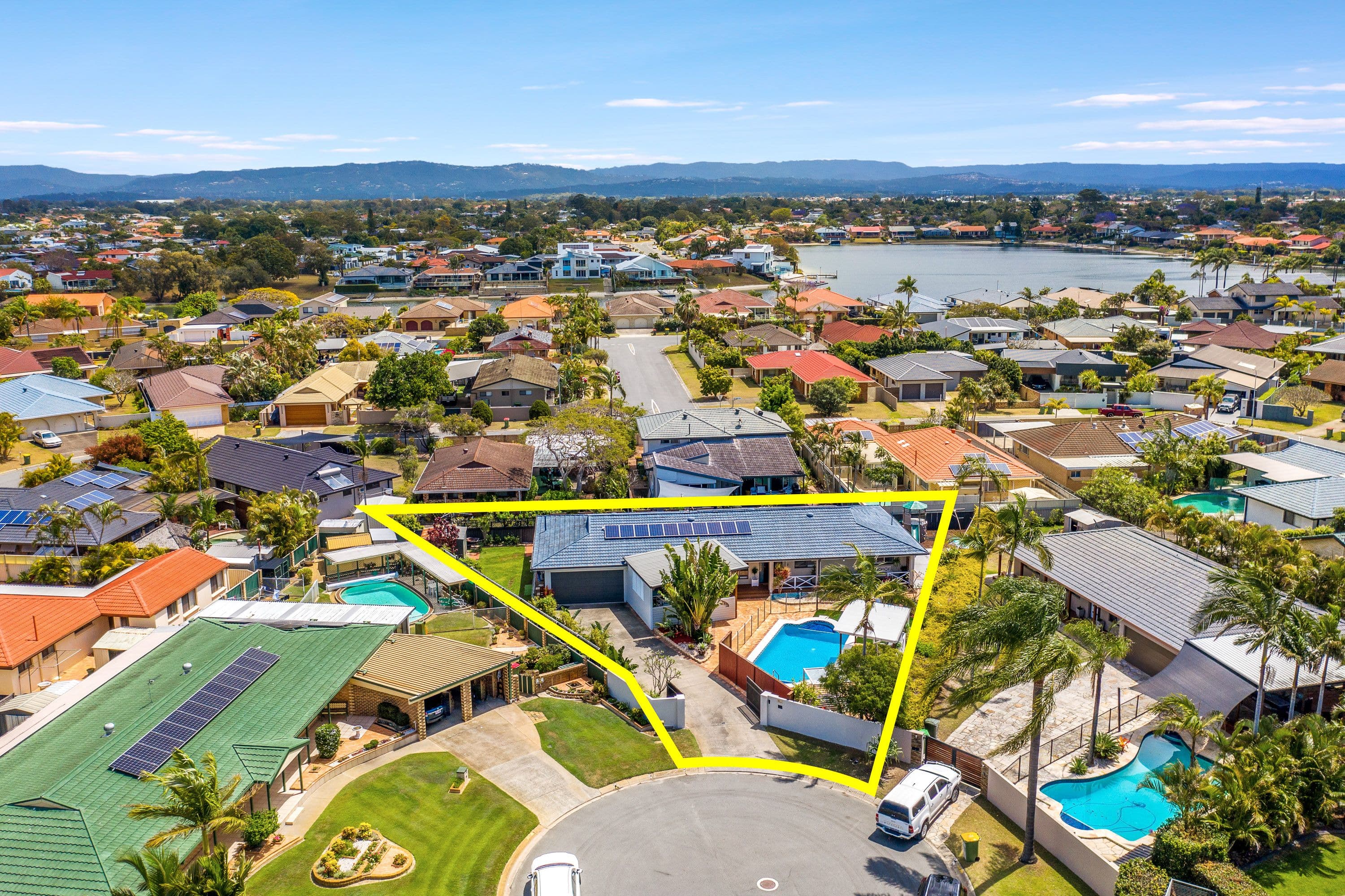 11 Gallileo Place, Mermaid Waters QLD 4218, Mermaid Waters - Thumbnail 2