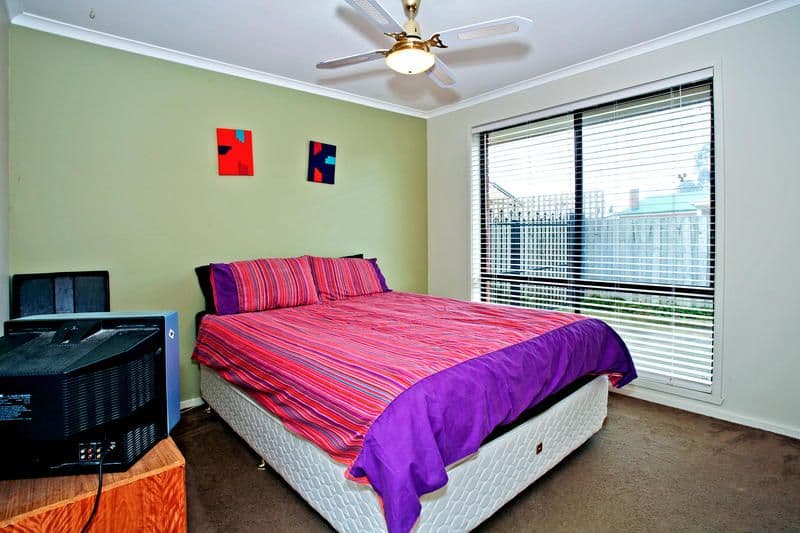 11 Raymond Court, ST ALBANS PARK VIC 3219, St Albans Park - Thumbnail 5