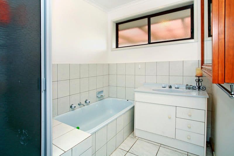 11 Raymond Court, ST ALBANS PARK VIC 3219, St Albans Park - Thumbnail 6