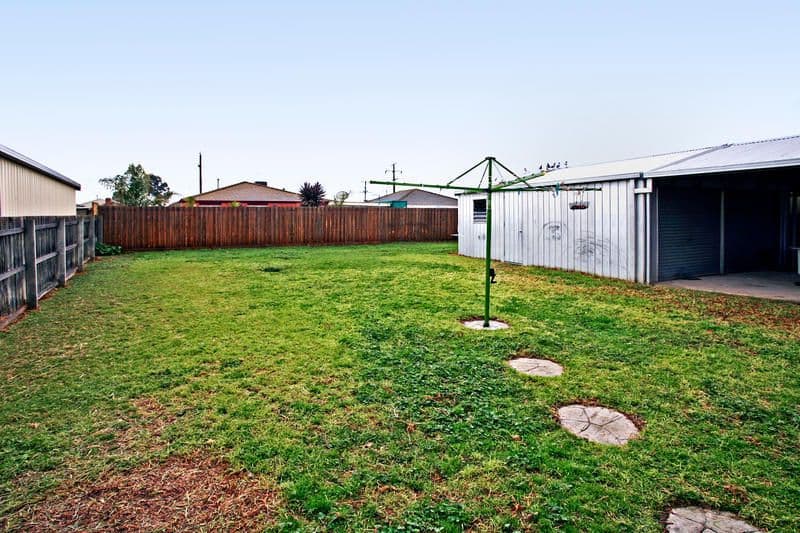 11 Raymond Court, ST ALBANS PARK VIC 3219, St Albans Park - Thumbnail 8