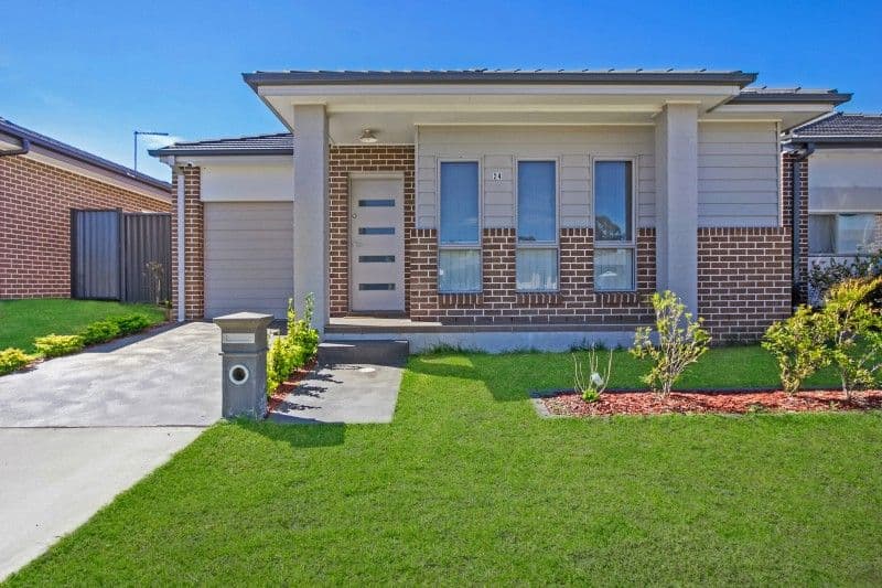 24 Rafter Parade, Ropes Crossing - Image 1