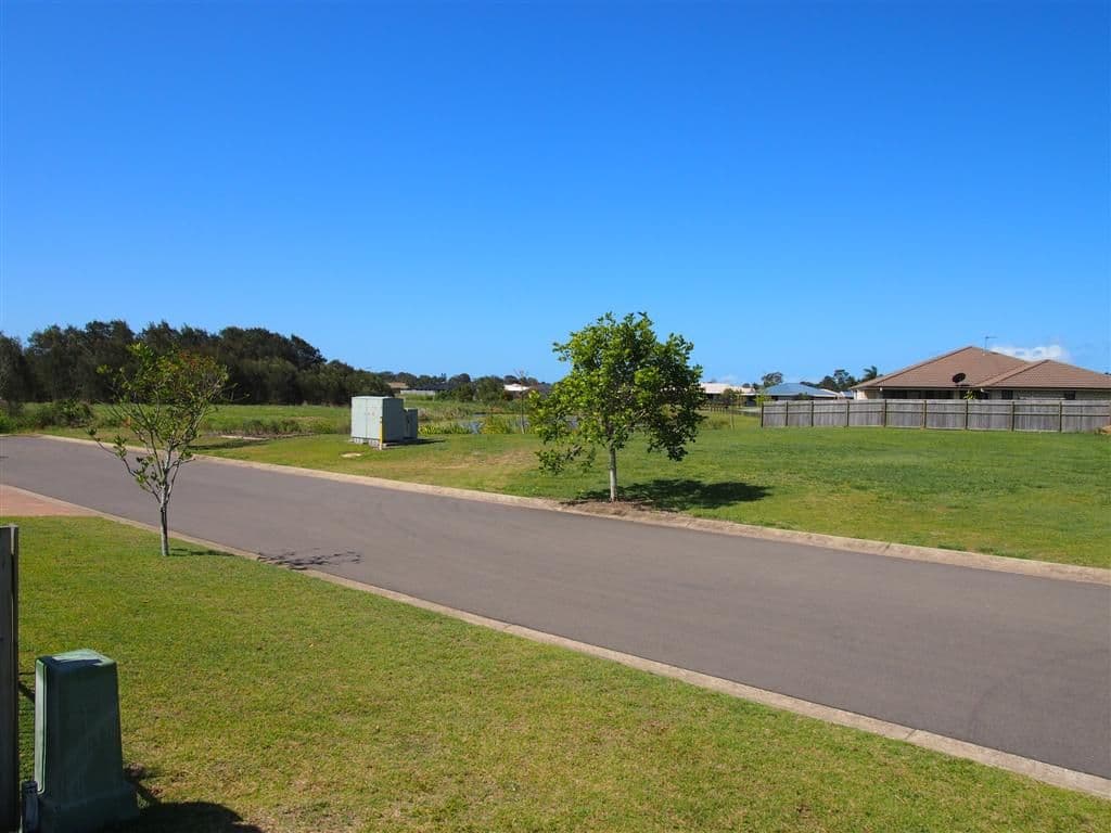 34 Spinnaker Drive, POINT VERNON QLD 4655, Point Vernon - Thumbnail 5