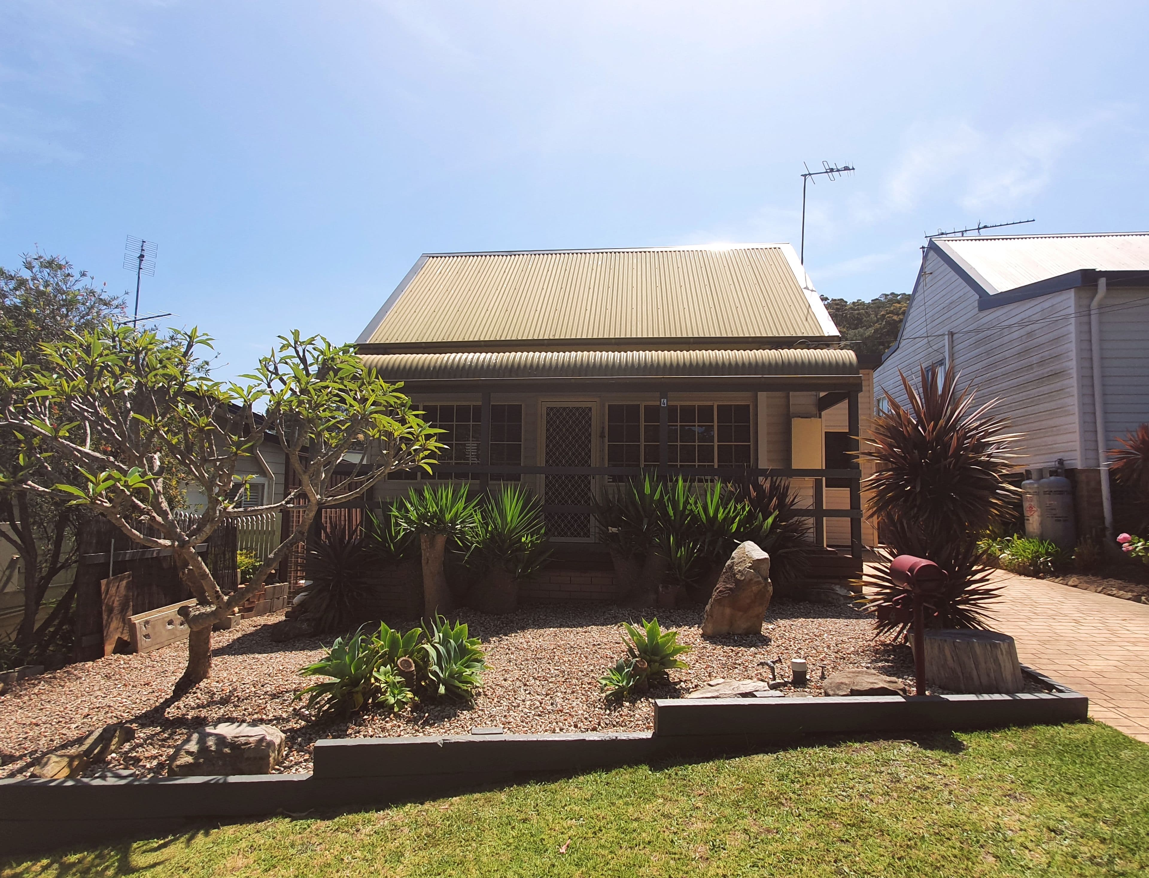 4 Junction Street, Helensburgh NSW 2508, Helensburgh - Image 1