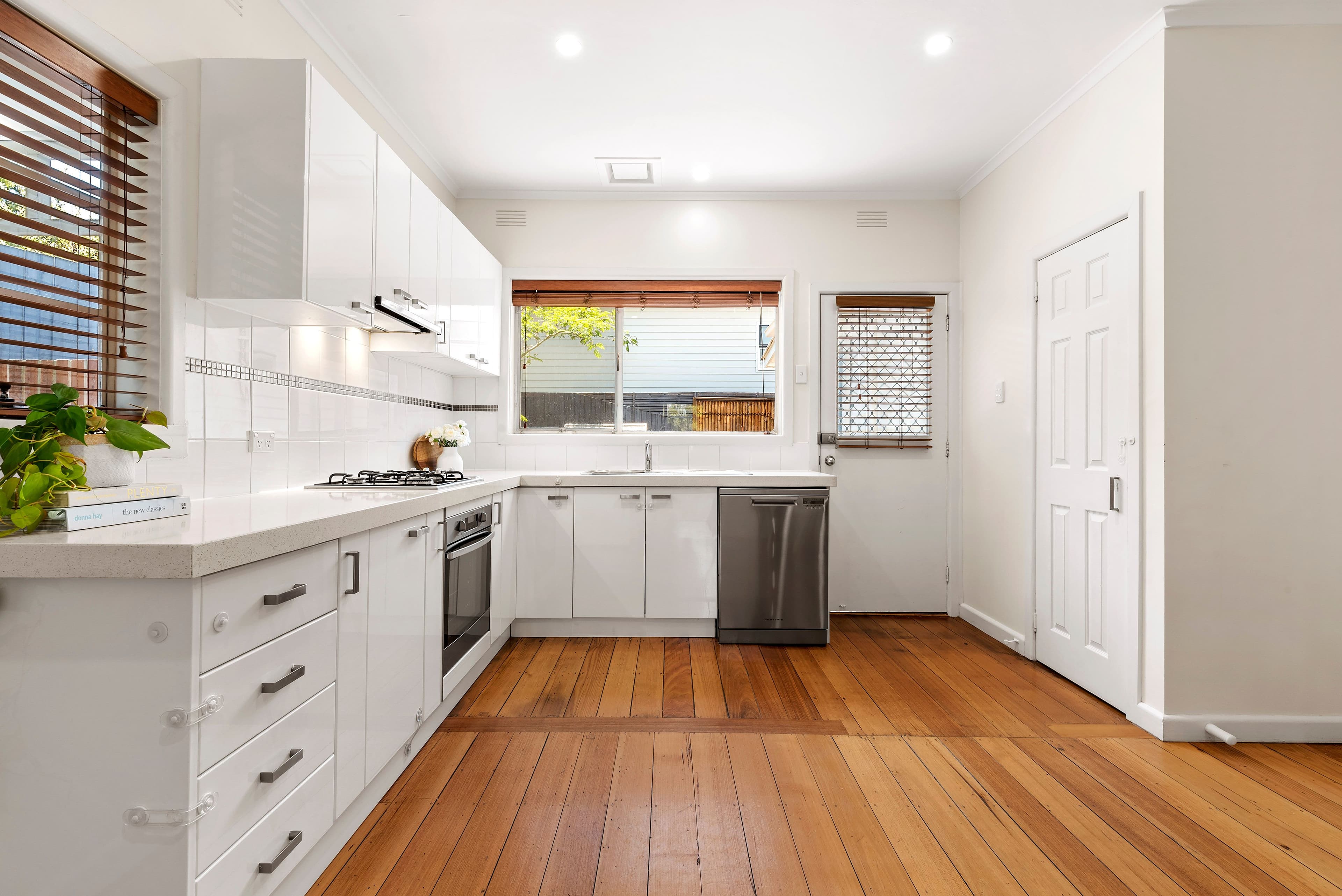 23 Glen Cairn Avenue, Ringwood VIC 3134, Ringwood - Thumbnail 3
