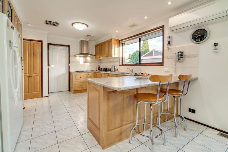 17 Karingal Way, THOMASTOWN VIC 3074, Thomastown - Thumbnail 4
