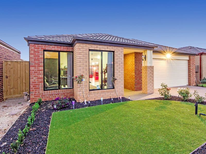 7 Sinclair Crescent, TARNEIT VIC 3029, Tarneit - Thumbnail 2