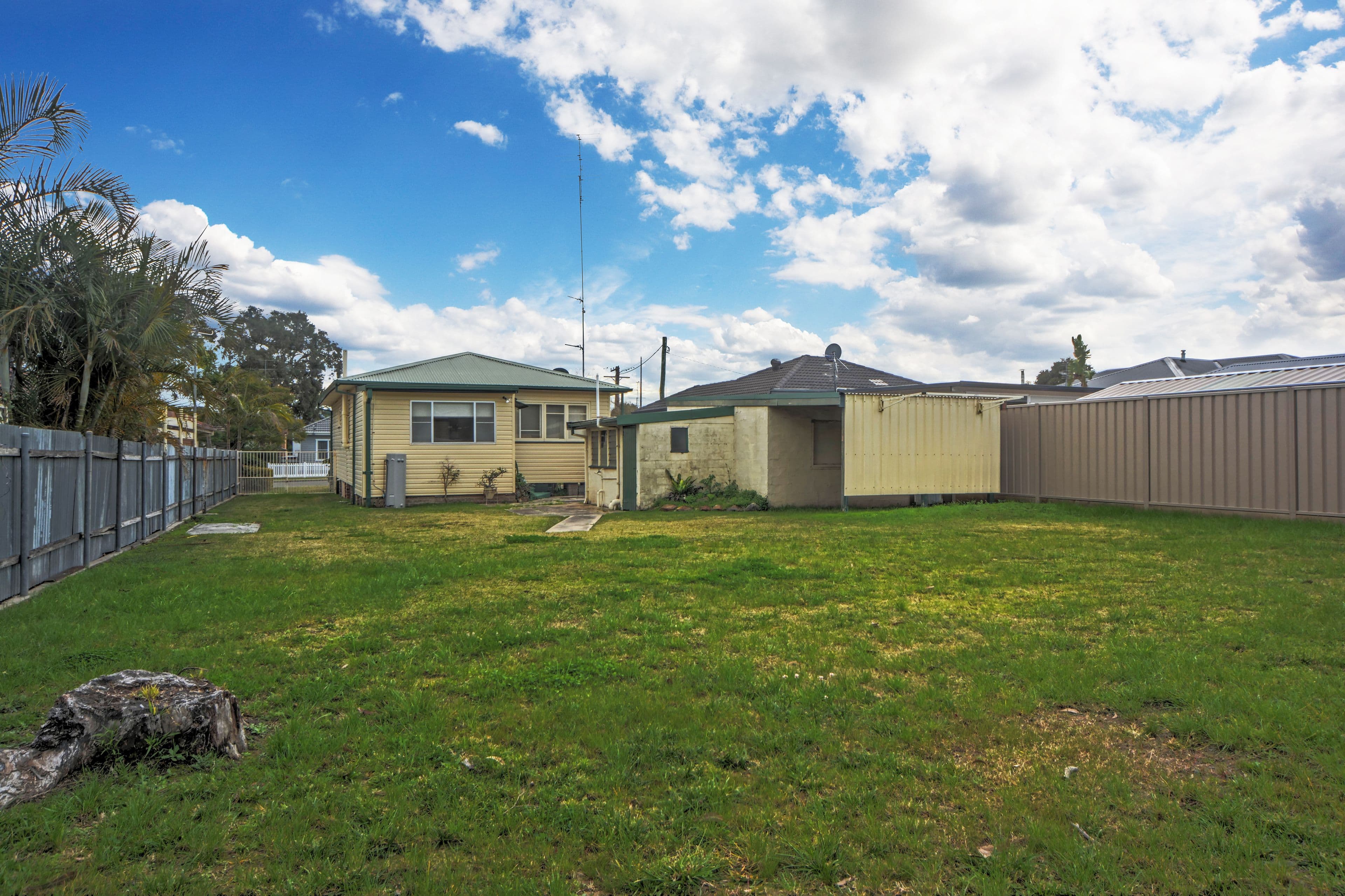 51 Deakin Street, Oak Flats - Thumbnail 2
