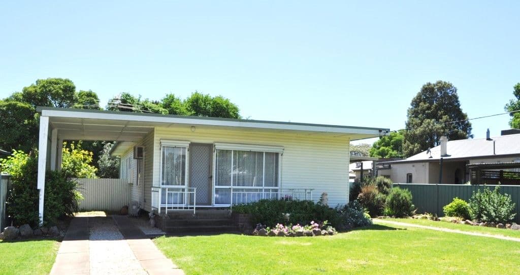 1 Morris Street, Cootamundra - Image 1