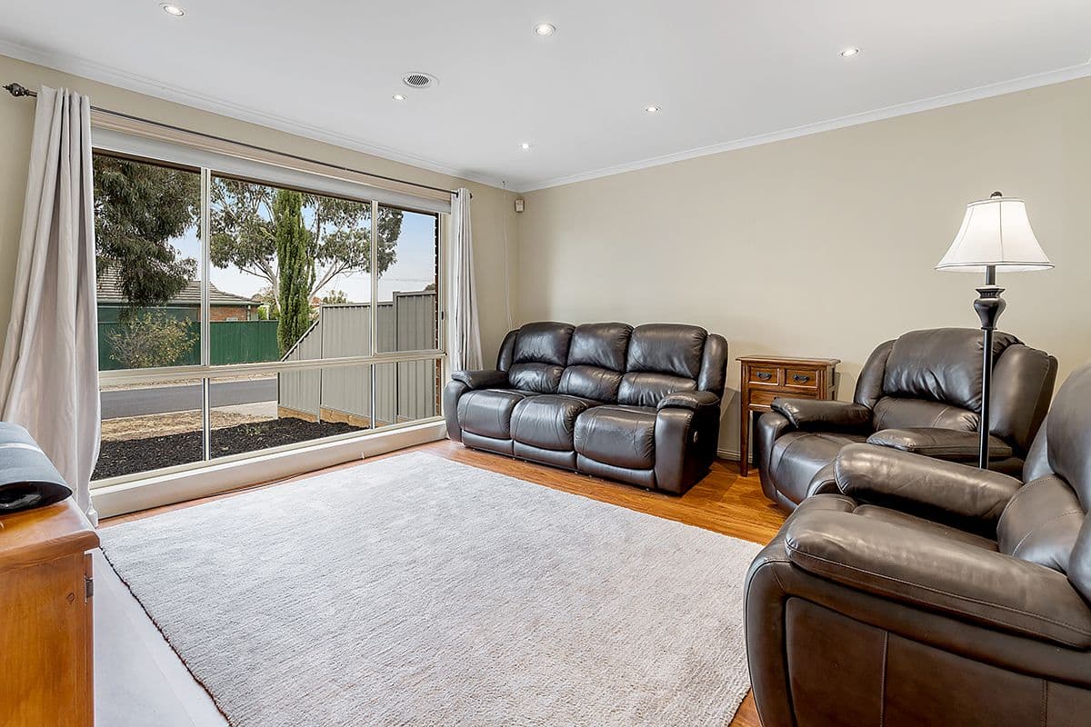 10 Sheridan Way, Roxburgh Park VIC 3064, Roxburgh Park - Thumbnail 3