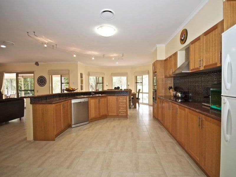 25 Hazel Court, ARUNDEL QLD 4214, Arundel - Thumbnail 3