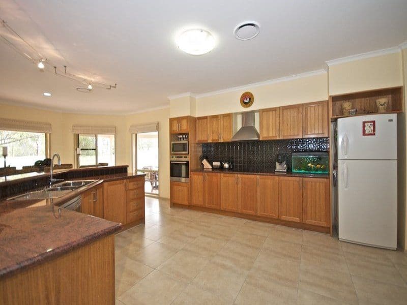 25 Hazel Court, ARUNDEL QLD 4214, Arundel - Thumbnail 4