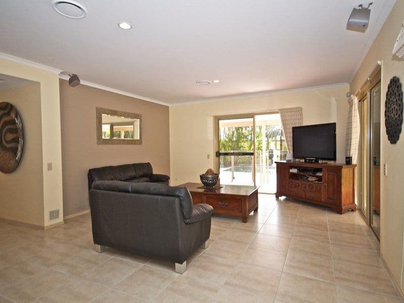 25 Hazel Court, ARUNDEL QLD 4214, Arundel - Thumbnail 6