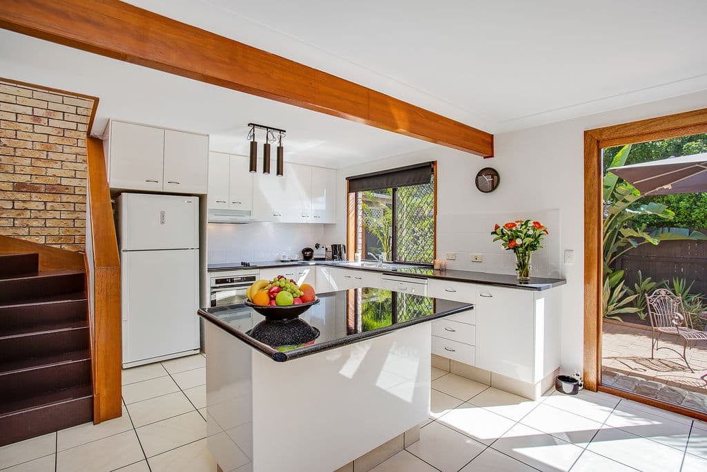 25 Sunbird Street, Burleigh Waters QLD 4220, Burleigh Waters - Thumbnail 2