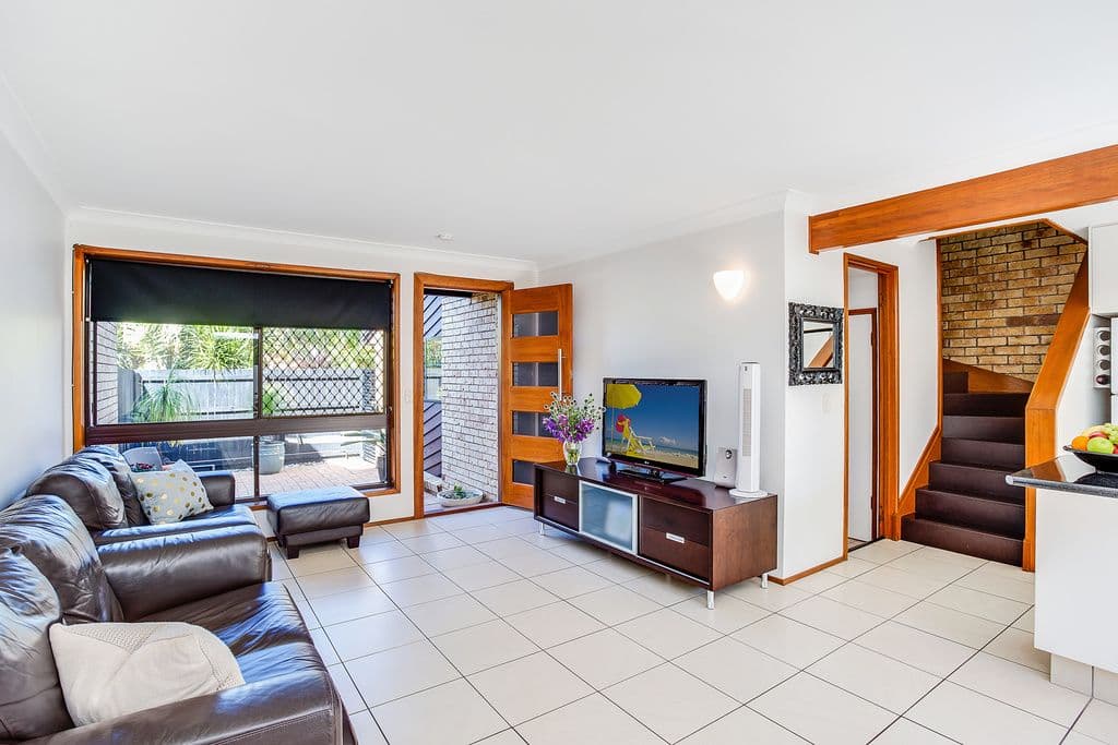 25 Sunbird Street, Burleigh Waters QLD 4220, Burleigh Waters - Thumbnail 3