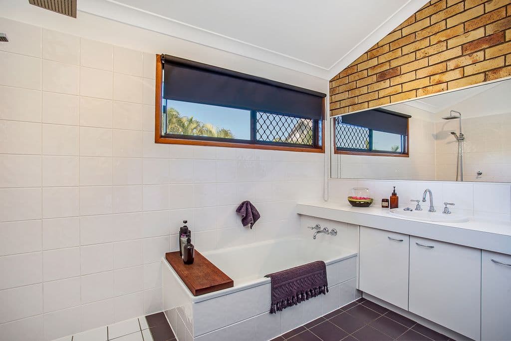 25 Sunbird Street, Burleigh Waters QLD 4220, Burleigh Waters - Thumbnail 6