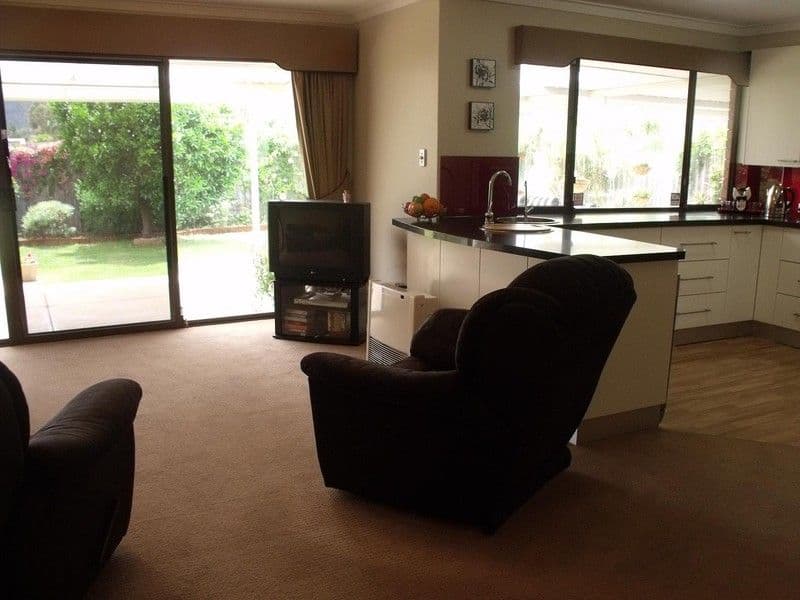 27 Montrose Circle, CAMILLO WA 6111, Camillo - Thumbnail 4