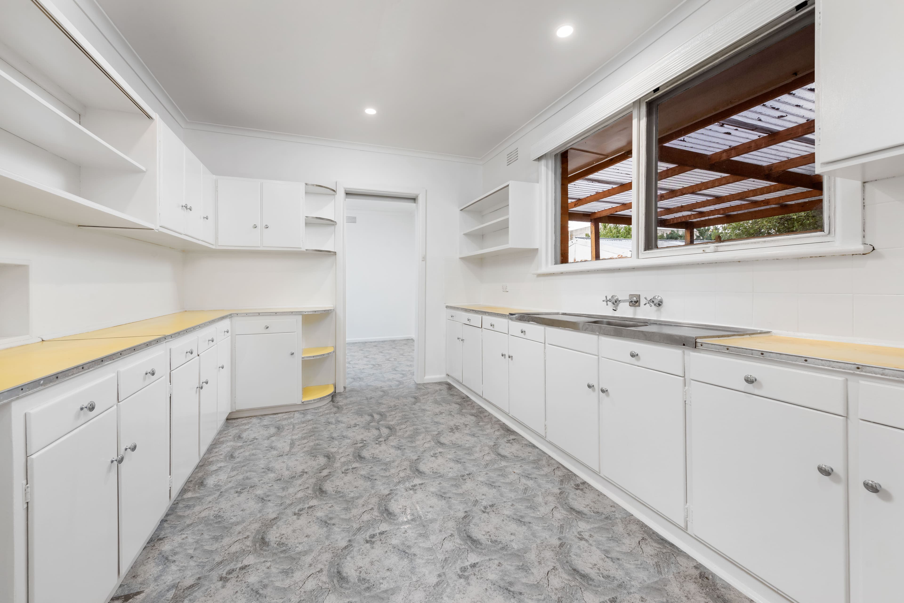 42 Tunaley Parade, Reservoir VIC 3073, Reservoir - Thumbnail 4