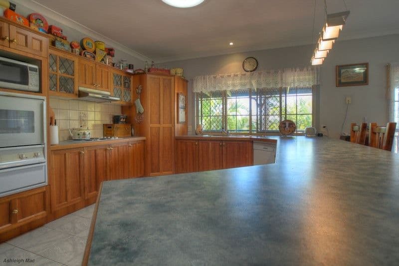 7 Gabbinbar Court, PINE MOUNTAIN QLD 4306, Pine Mountain - Thumbnail 2