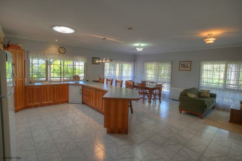 7 Gabbinbar Court, PINE MOUNTAIN QLD 4306, Pine Mountain - Thumbnail 3