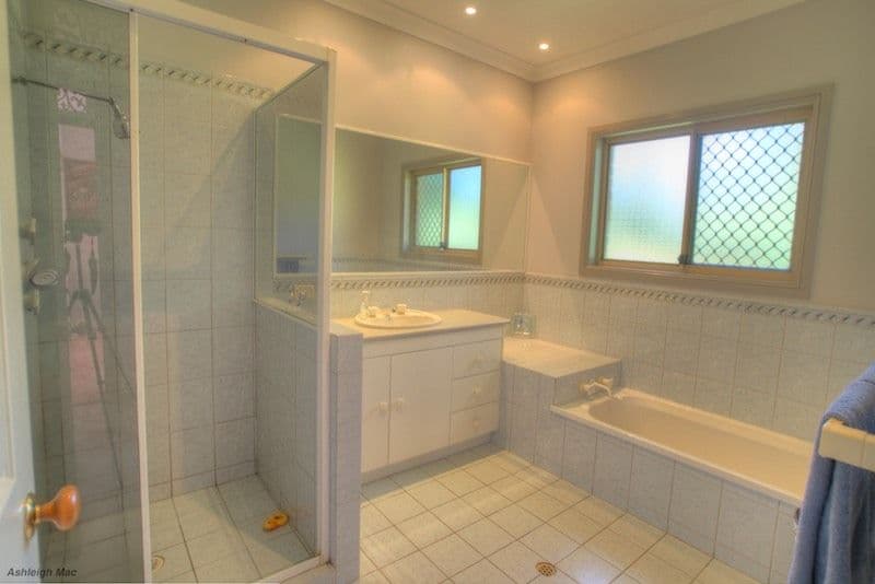 7 Gabbinbar Court, PINE MOUNTAIN QLD 4306, Pine Mountain - Thumbnail 5