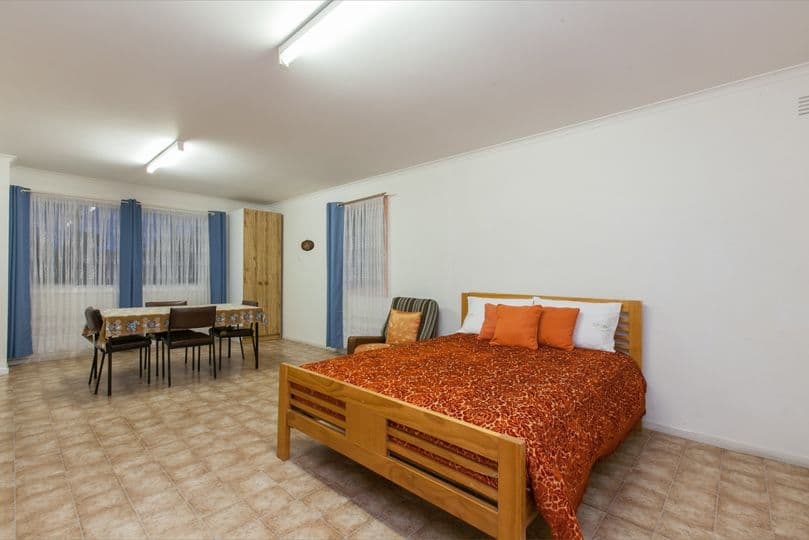 6 Winter Crescent, Reservoir VIC 3073, Reservoir - Thumbnail 8
