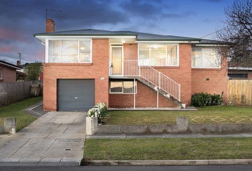 10 Swan Street, Newnham, Newnham - Image 1