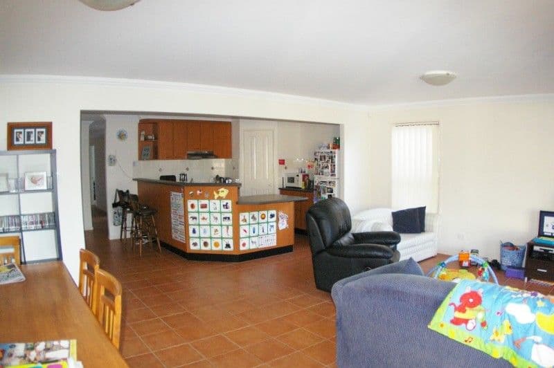 12 Gale Street, REDCLIFFE QLD 4020, Redcliffe - Thumbnail 3