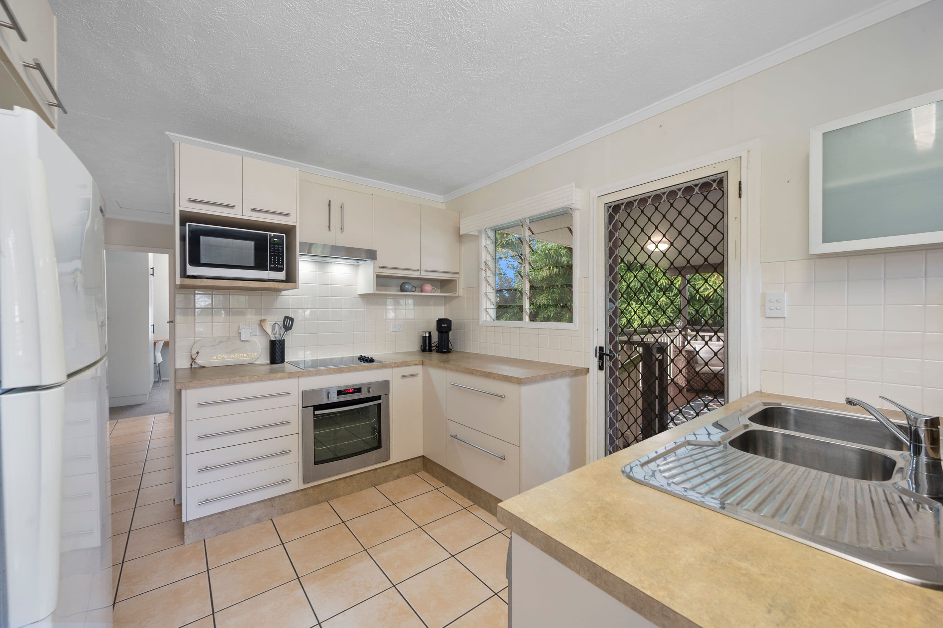 6 Canara Street, Cranbrook QLD 4814, Cranbrook - Thumbnail 3