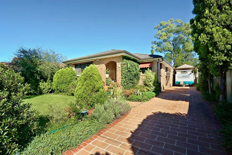 4 Bossley Road, Bossley Park NSW 2176, Bossley Park - Thumbnail 2