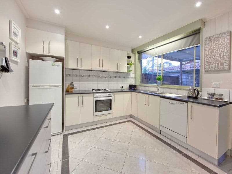 61 Bondi Avenue, FRANKSTON VIC 3199, Frankston - Thumbnail 2