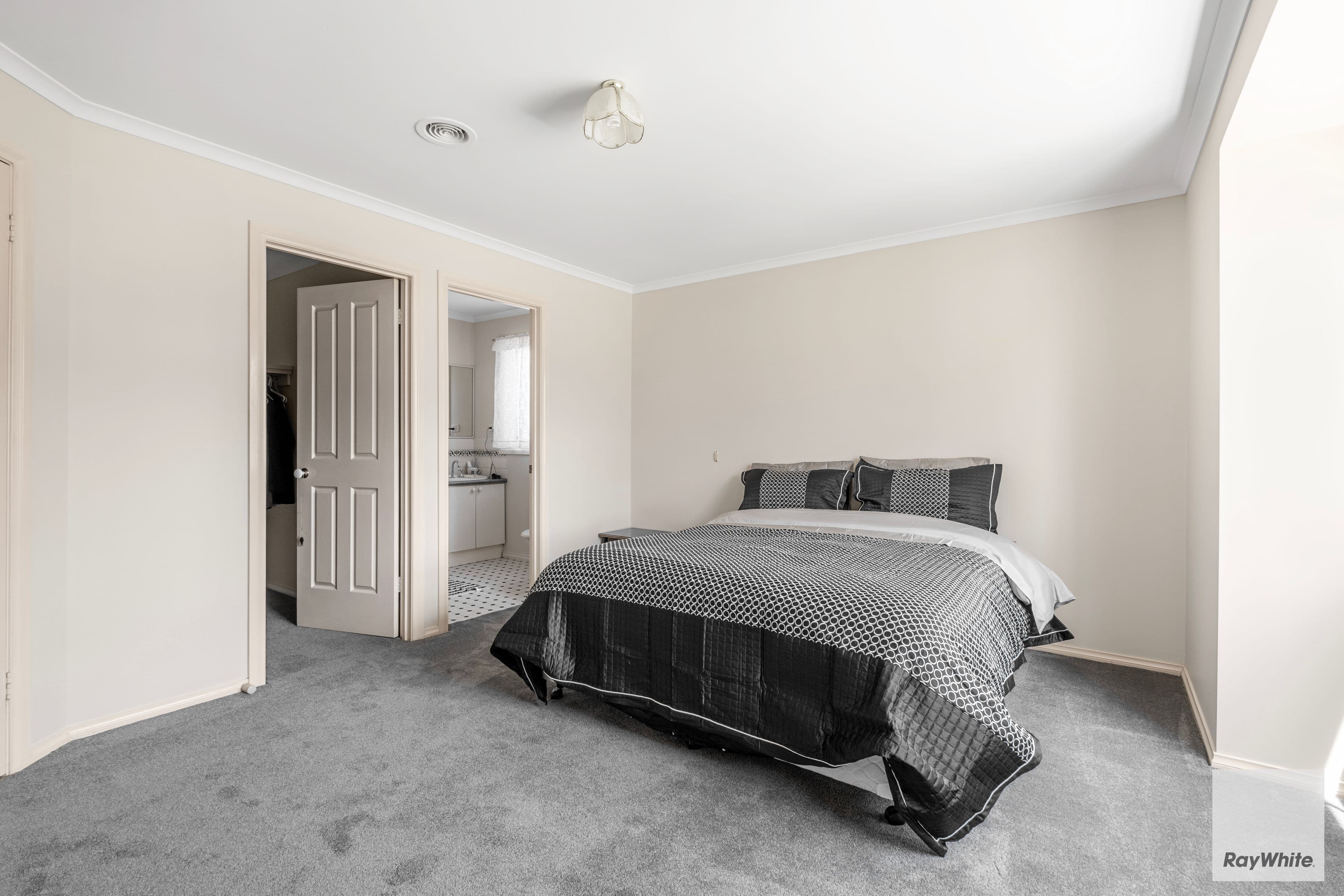 4 Cowley Street, Delahey VIC 3037, Delahey - Thumbnail 2
