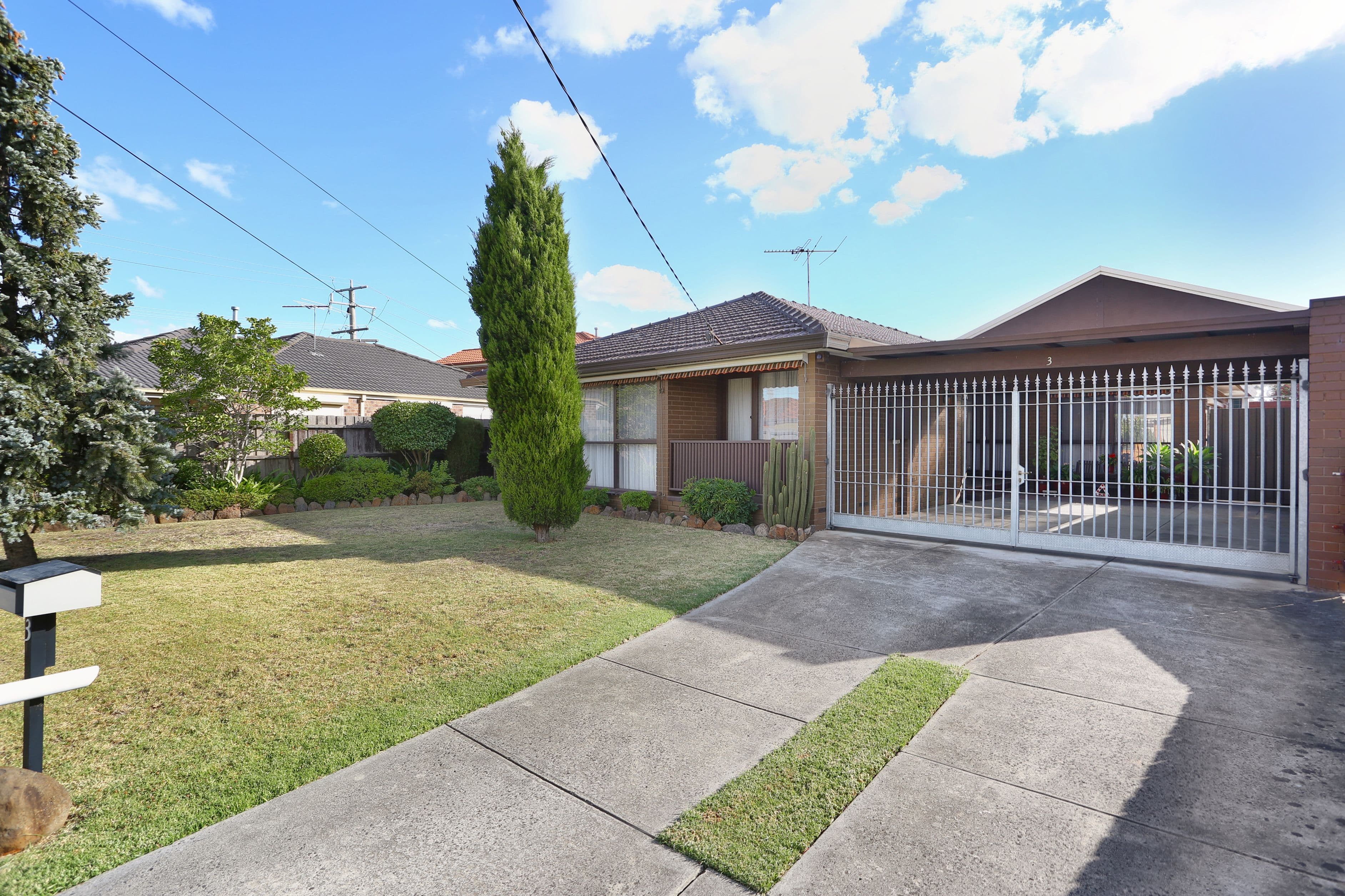 3 Debra Court, Lalor VIC 3075, Lalor - Thumbnail 2