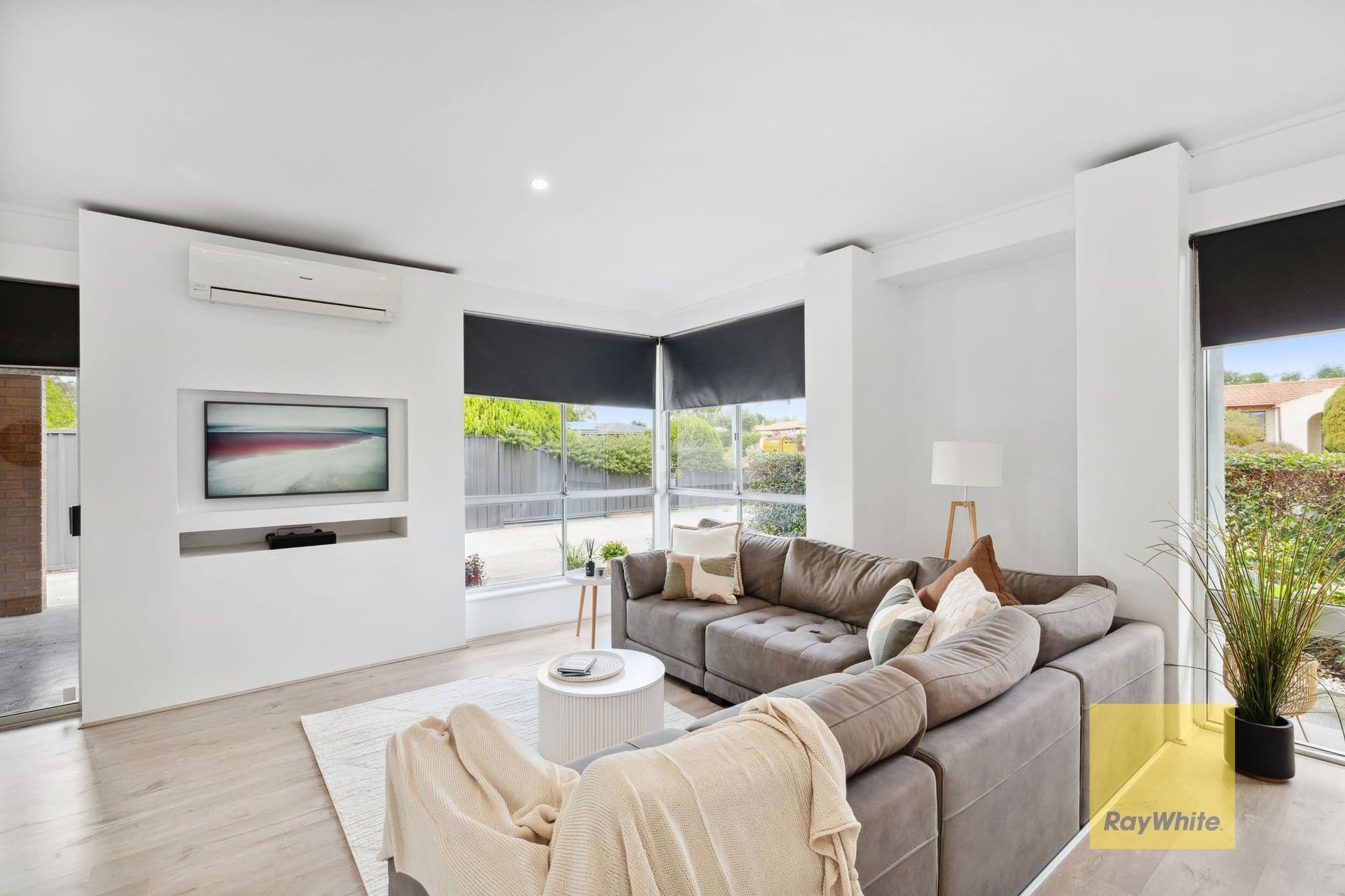 29 Jacobsen Way, Thornlie WA 6108, Thornlie - Image 1