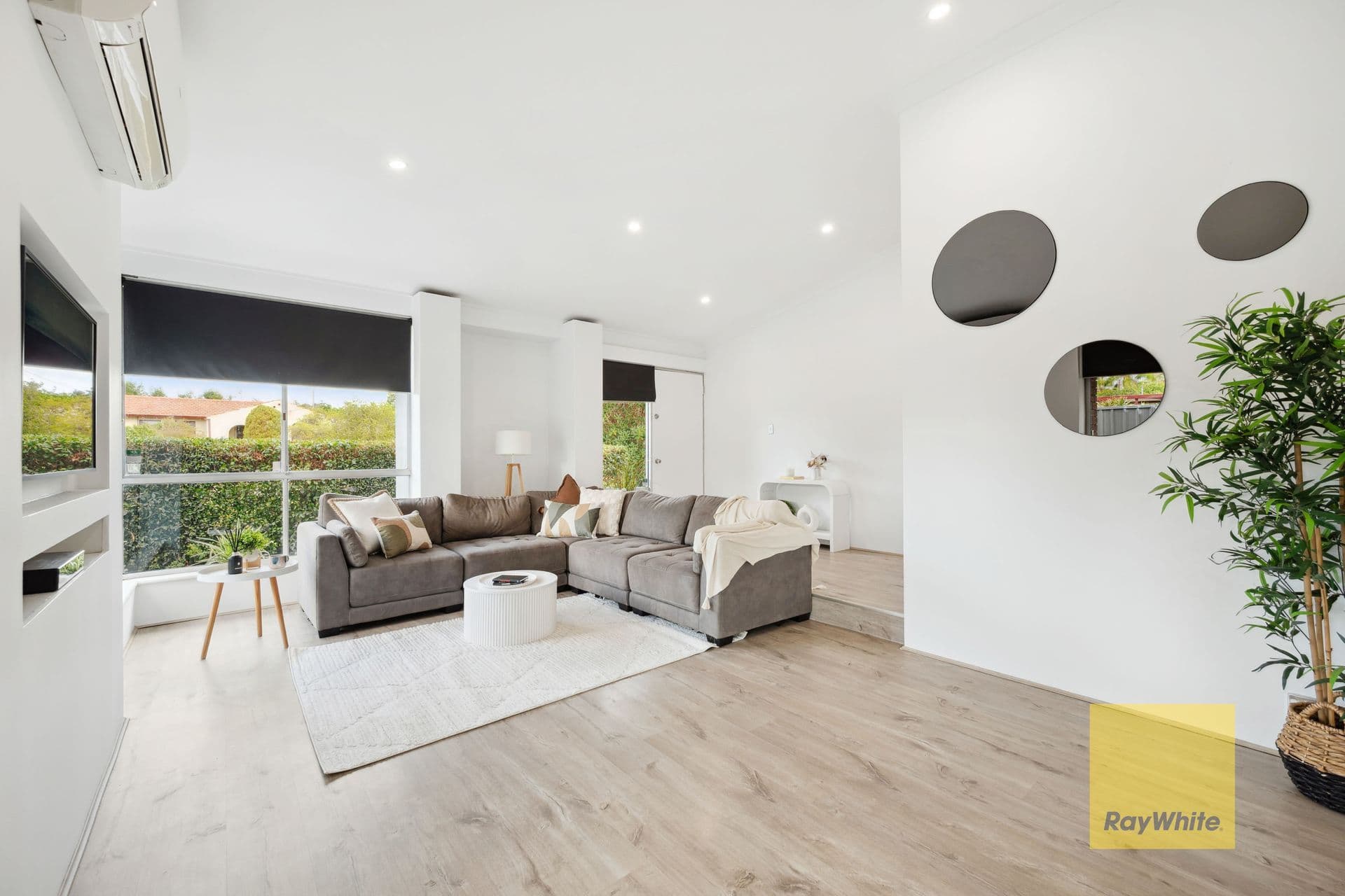 29 Jacobsen Way, Thornlie WA 6108, Thornlie - Thumbnail 2