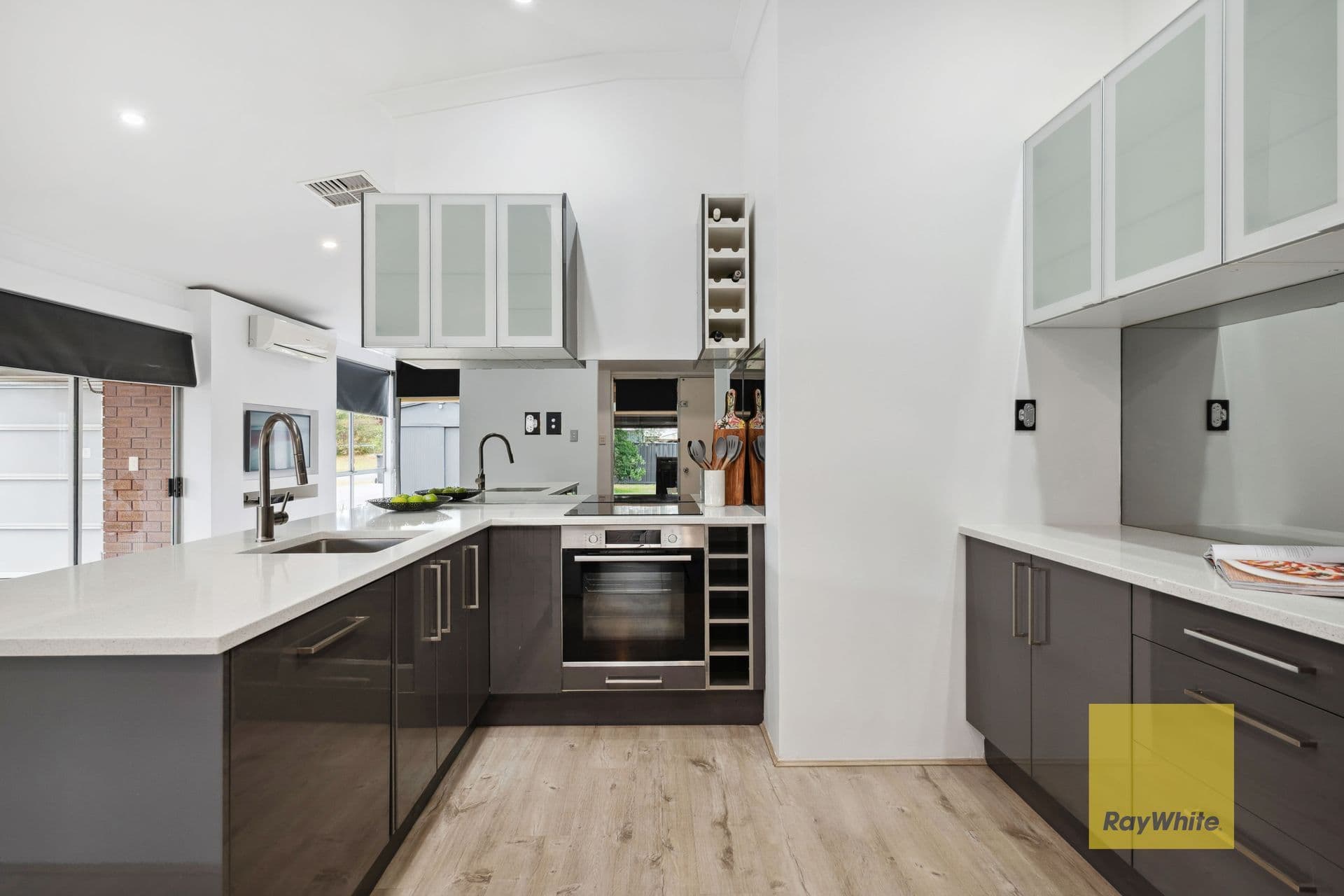 29 Jacobsen Way, Thornlie WA 6108, Thornlie - Thumbnail 4