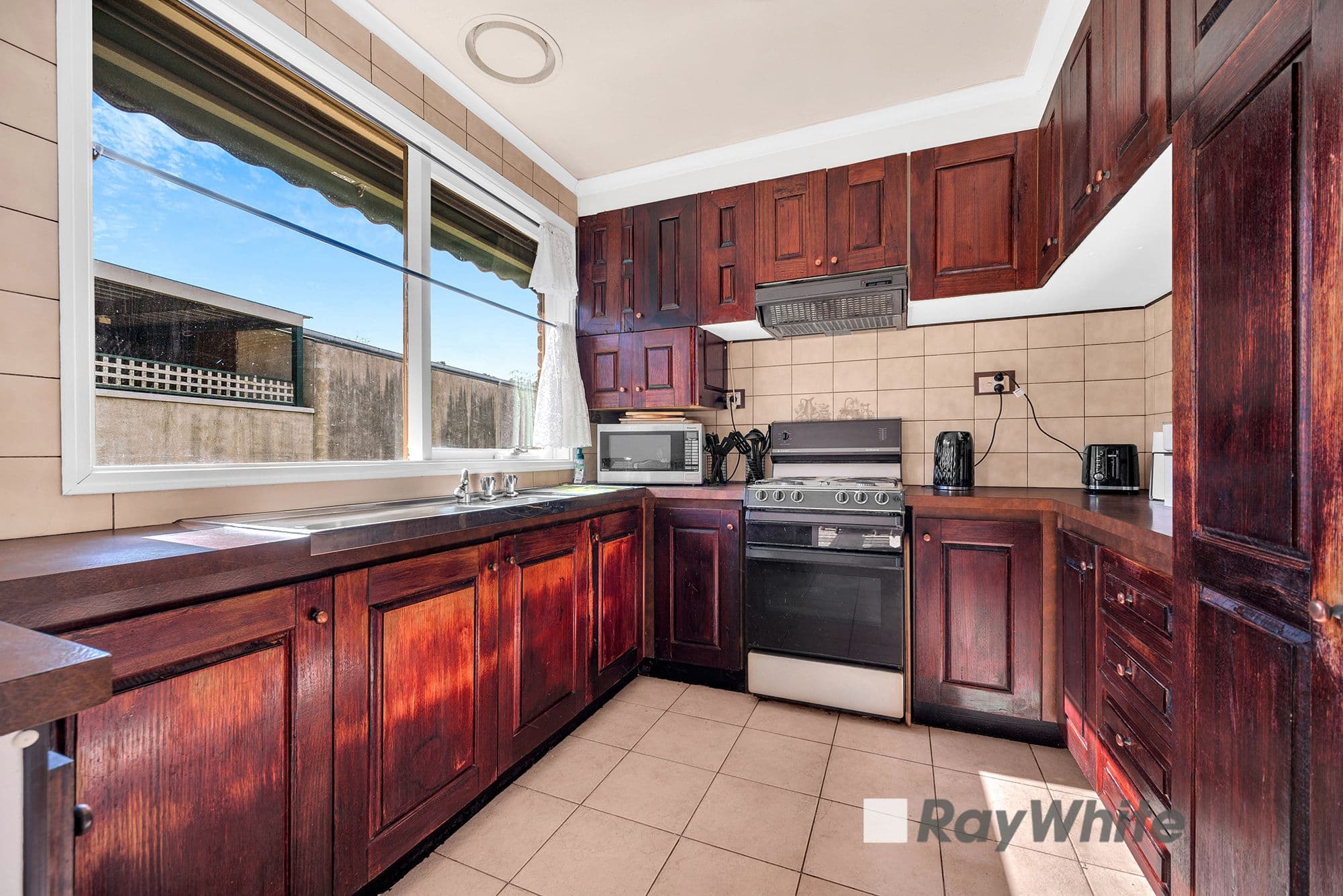 8 Barnsbury Close, Hampton Park VIC 3976, Hampton Park - Thumbnail 2