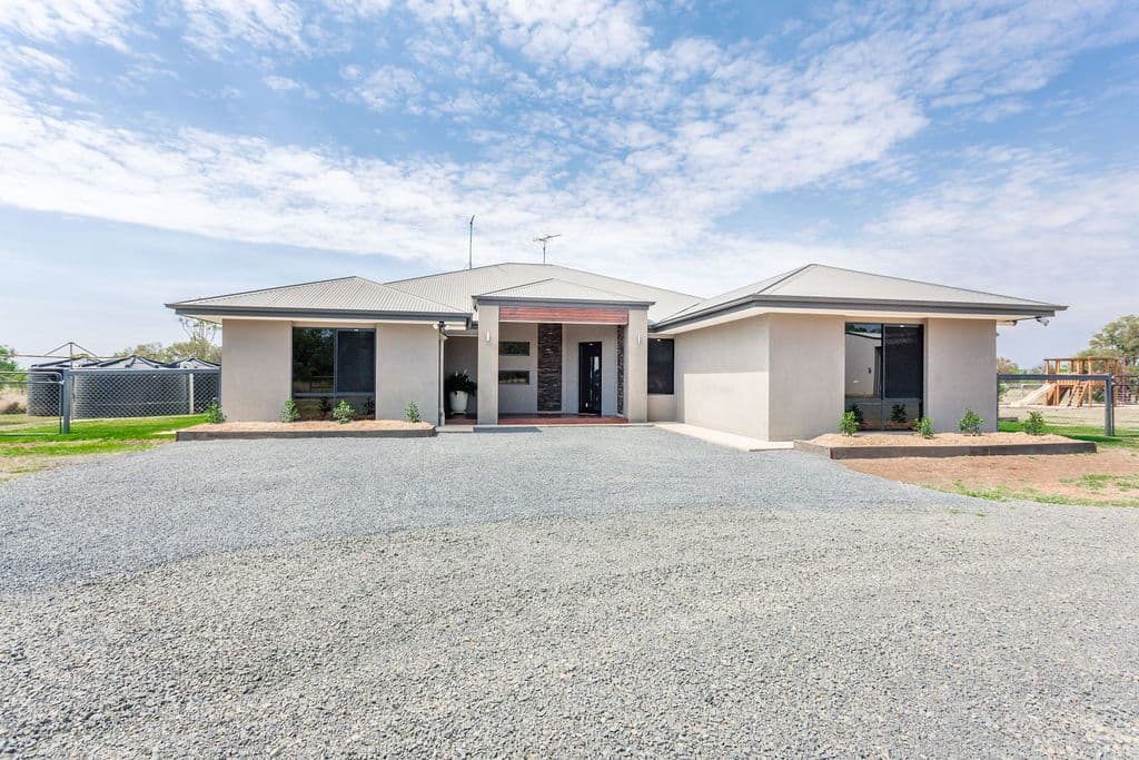 154 Glengallan Road, Emerald QLD 4720, Emerald - Thumbnail 5