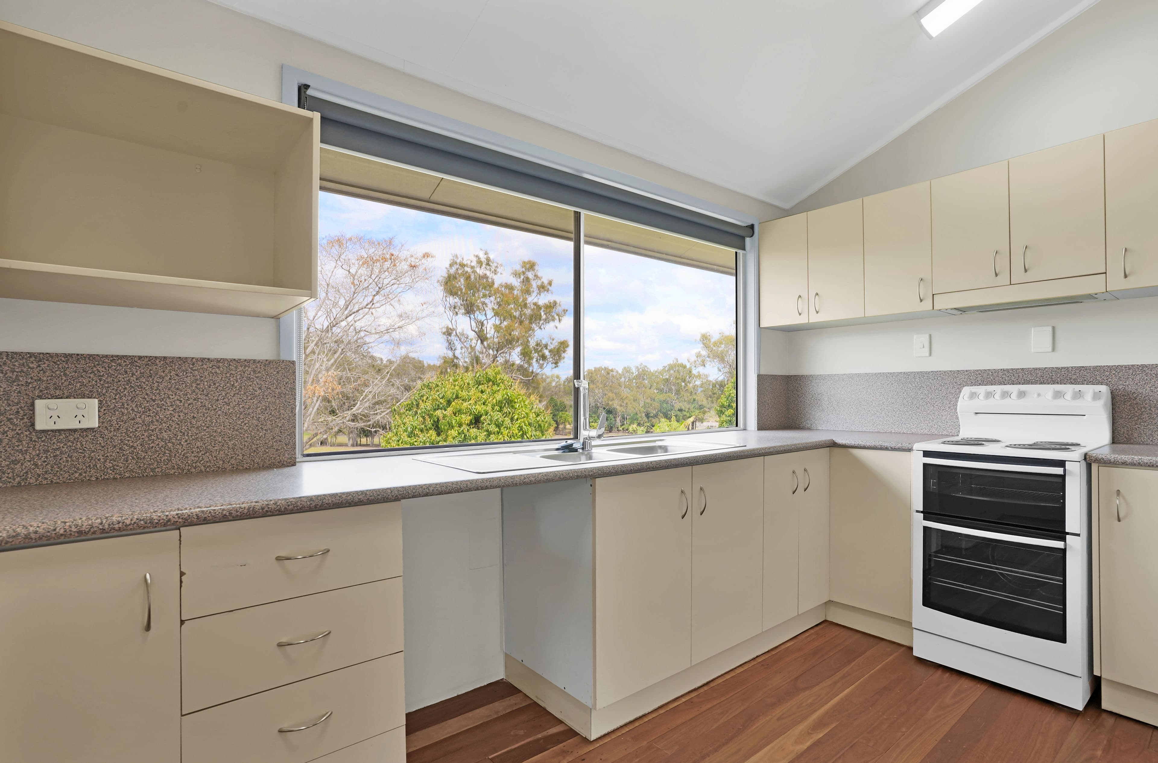 31 Park Street, West Gladstone QLD 4680, West Gladstone - Thumbnail 2