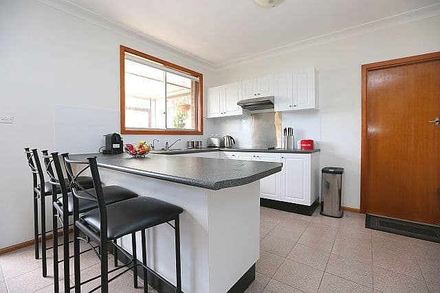 4 Arana Close, Georges Hall NSW 2198, Georges Hall - Thumbnail 3