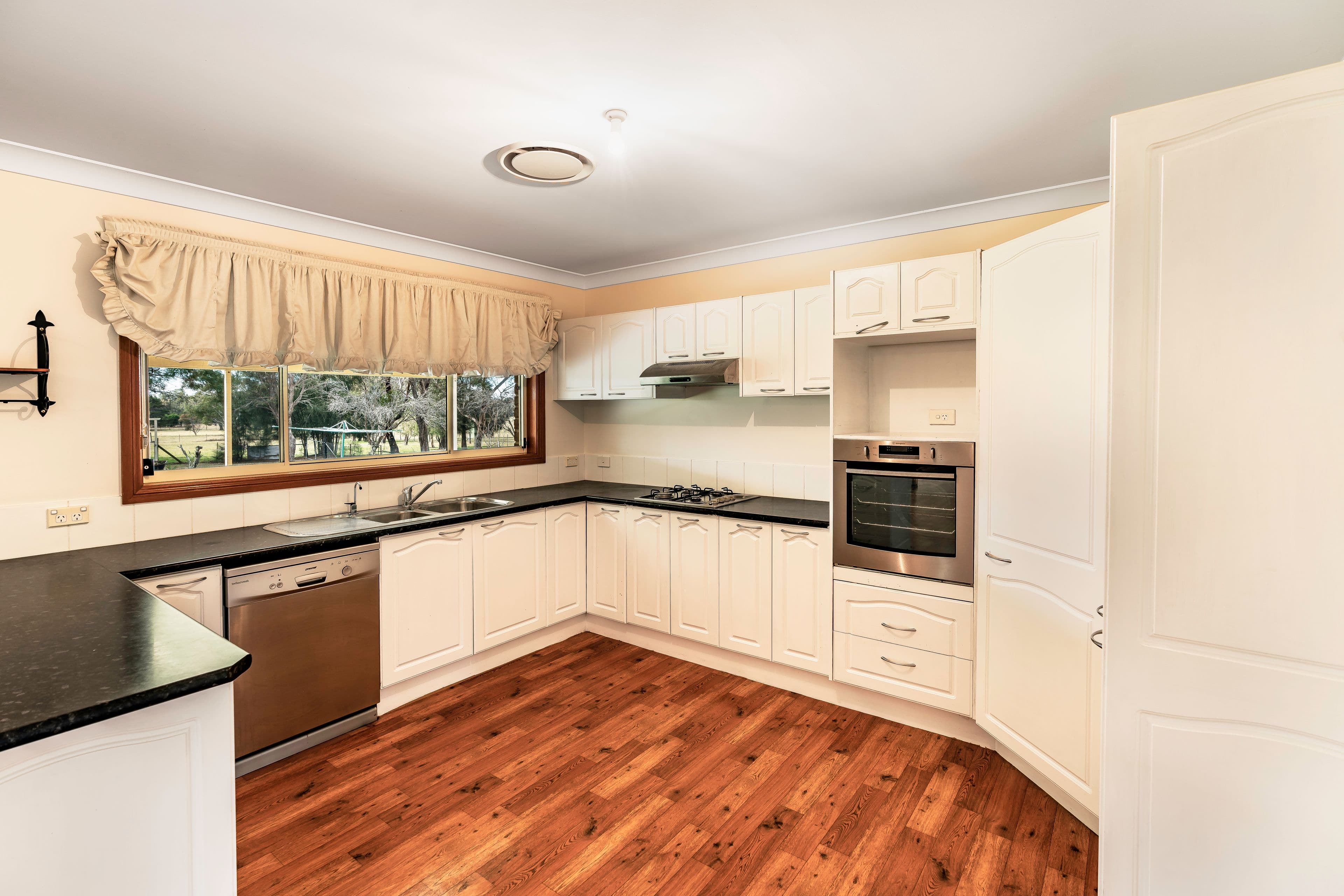 30 Oakbanks Place, Worrigee - Thumbnail 2